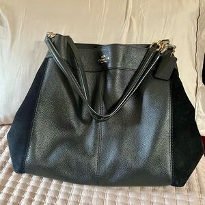 Coach shoulder bag in good condition.